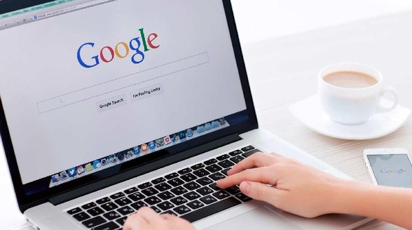 Ilustrasi menggunakan komputer