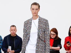 10 Tahun Jadi Desainer, Victoria Beckham Rilis Busana Minimalis nan Jenaka