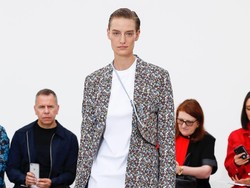 10 Tahun Jadi Desainer, Victoria Beckham Rilis Busana Minimalis nan Jenaka