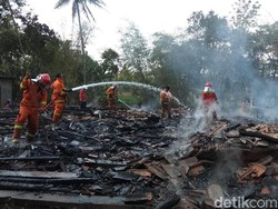 Diduga Berawal dari Api Tungku, 7 Rumah di Semarang Ludes Terbakar