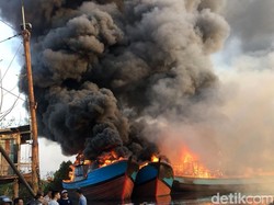Lima Kapal Porsen 150 GT Terbakar di Pekalongan