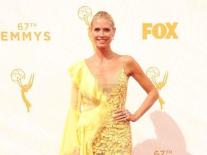 10 Selebriti Ini Pernah Pakai Gaun Norak ke Emmy Awards 10 Selebriti Ini Pernah Pakai Gaun Norak ke Emmy Awards
