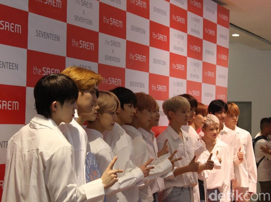 Meriah! Fans Dibuat Histeris di Event Fansign SEVENTEEN Meriah! Fans Dibuat Histeris di Event Fansign SEVENTEEN