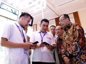 Menhub Jajal Aplikasi Logistik Pelni