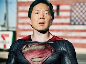 Bintang Crazy Rich Asians Ini Ingin Gantikan Henry Cavill