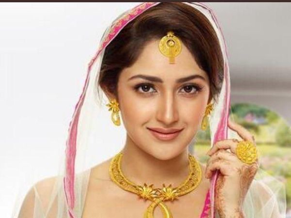 Jalan-jalannya Artis Bollywood Cantik, Sayesha Saigal