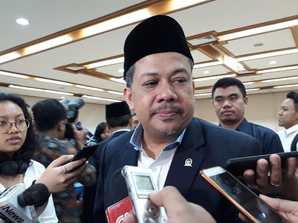Soal Poster Raja Jokowi, Fahri: Terima Saja, Bagus Kok Soal Poster Raja Jokowi, Fahri: Terima Saja, Bagus Kok