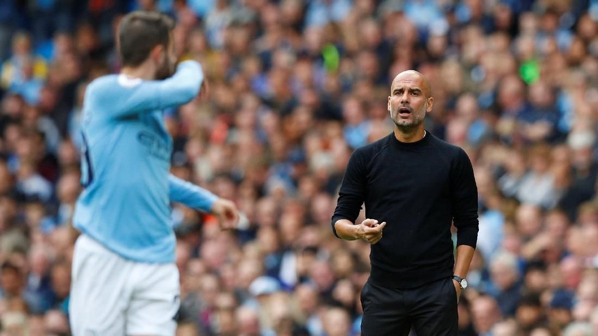 Pep Guardiola lebih relaks menatap derby Manchester. (Foto: Phil Noble/REUTERS)