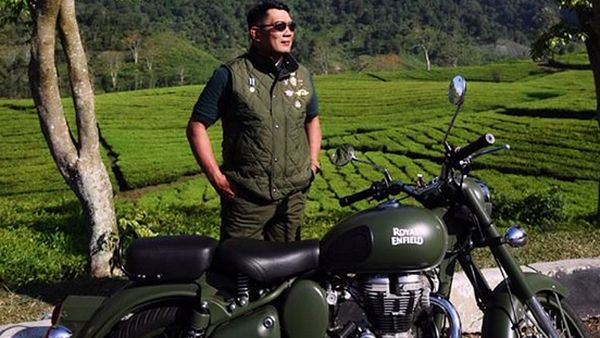 Gaya Ridwan Kamil Naik Moge Inggris Rasa India