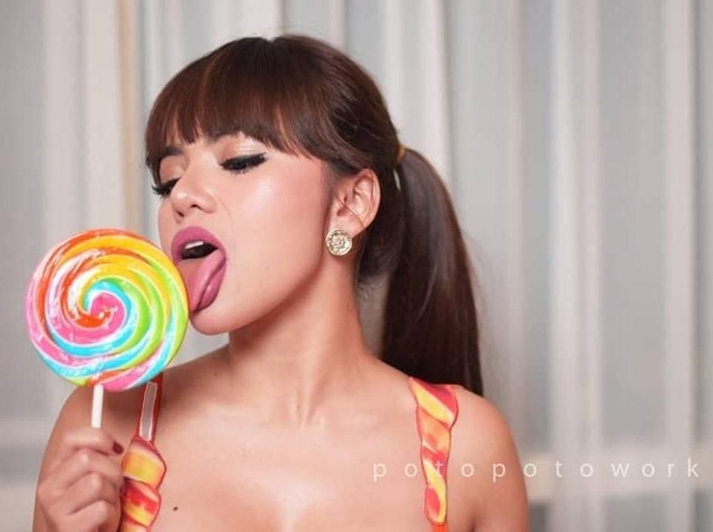 Dinar Candy: Diajak Berhubungan Intim hingga Ditawar Pria 70 Tahun Dinar Candy: Diajak Berhubungan Intim hingga Ditawar Pria 70 Tahun
