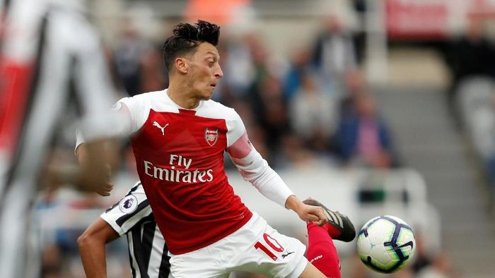 Mesut Oezil mulai dibanding-bandingkan dengan Dennis Bergkamp (Lee Smith/REUTERS) Mesut Oezil mulai dibanding-bandingkan dengan Dennis Bergkamp (Lee Smith/REUTERS)