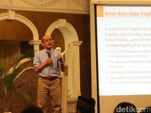 Faisal Basri Sebut Utang Indonesia Terbanyak untuk Bayar Bunga