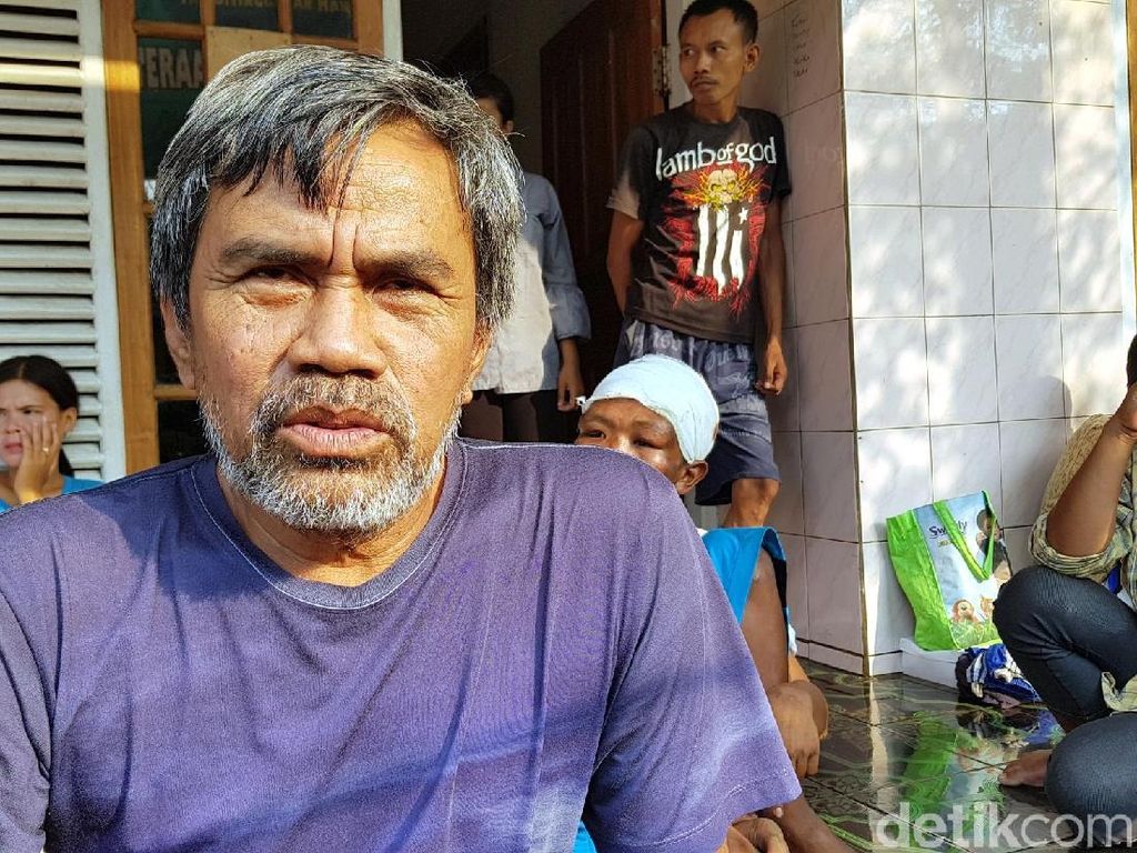 Pensiunan Guru di Cianjur Ini Rawat ODGJ Tanpa Teralis Pensiunan Guru di Cianjur Ini Rawat ODGJ Tanpa Teralis
