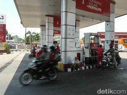 Siang-siang Bolong Kawanan Perampok Bersajam Satroni SPBU di Tegal