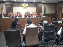 Saksi Sidang Zumi Zola: F-PDIP Bujuk Tak Kembalikan Uang Ketok Palu