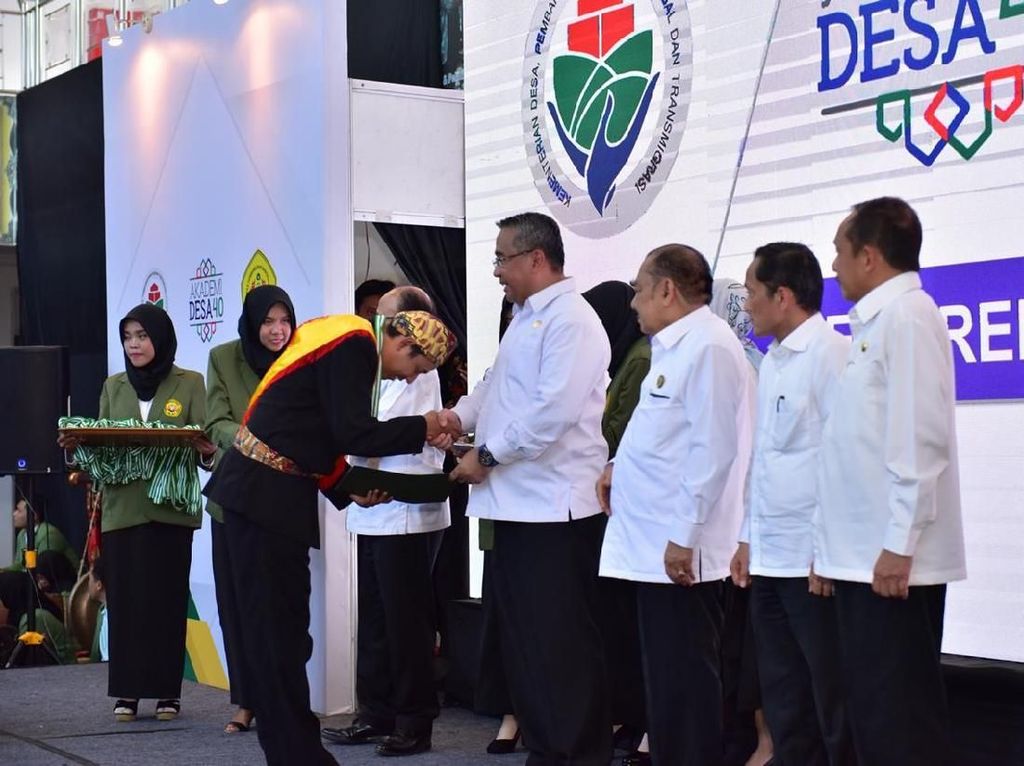 Wisuda Pegiat Desa, Mendes Harap Ada Pengusaha Tumbuhkan Ekonomi Wisuda Pegiat Desa, Mendes Harap Ada Pengusaha Tumbuhkan Ekonomi