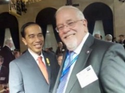 Pertanyaan Besar PD Tentang Jokowi-Moeldoko Bersama Bos Asia Sentinel