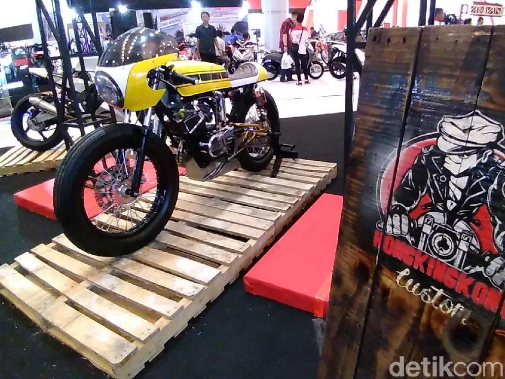 Modifikasi RX King Bergaya Cafe Racer Habiskan Rp 35 Juta Modifikasi RX King Bergaya Cafe Racer Habiskan Rp 35 Juta