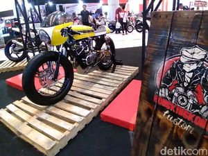 Modifikasi RX King Bergaya Cafe Racer Habiskan Rp 35 Juta Modifikasi RX King Bergaya Cafe Racer Habiskan Rp 35 Juta