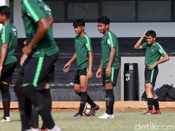Cedera itu didapatkan Rian saat tampil bersama Persebaya. Rian berbenturan dengan pemain Barito Putera pada laga di pekan ketiga Liga 1 2018 pada 8 April.