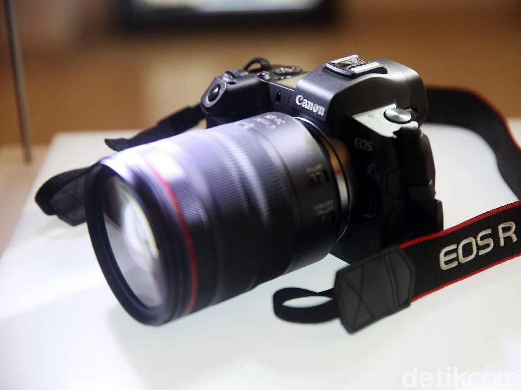 Canon Mau Bikin EOS R dengan Sensor Lebih Kecil?