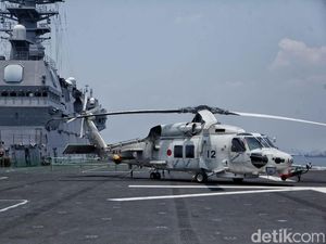 2 Heli Militer Jepang Jatuh ke Laut saat Latihan, 1 Orang Tewas 2 Heli Militer Jepang Jatuh ke Laut saat Latihan, 1 Orang Tewas