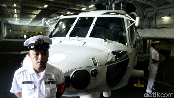 Mengintip Kapal Induk Helikopter Jepang di Teluk Jakarta