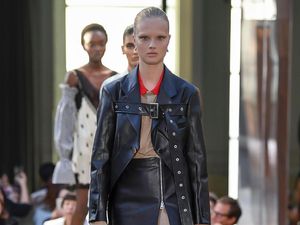 Tak Seglamor Kendall Jenner, Kisah Para Model yang Hidupnya Terlilit Utang