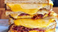 Bagaimana Kalau Pagi Ini Sarapan Cheese Sandwich yang Gurih Lumer?