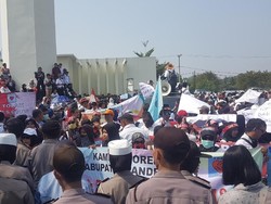 Ribuan Honorer Demo Pemprov Banten Soal Tes CPNS Jalur Umum
