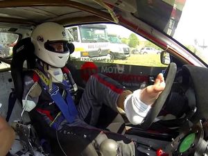 Aksi Ngedrift Keren Pria Tanpa Tangan