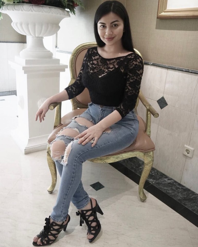 7 Gaya Busana Ariel Tatum yang Bikin Netizen Gagal Fokus