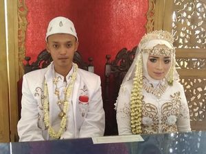 Kisah Cinta Pasangan yang Sama-sama Driver Ojek Online Ini Viral