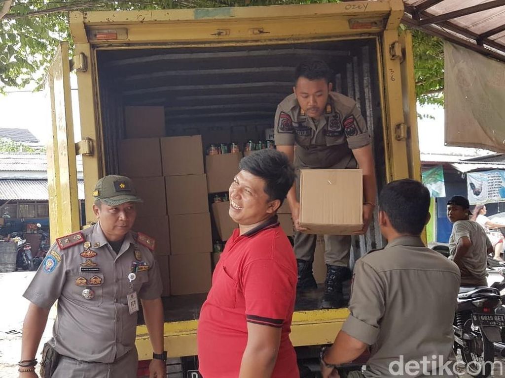 2 Hari Razia, Satpol PP Depok Sita 3.934 Botol Miras 2 Hari Razia, Satpol PP Depok Sita 3.934 Botol Miras