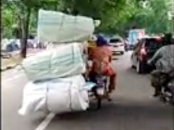 Gokil Sih! Motor Angkut Barang Super Besar