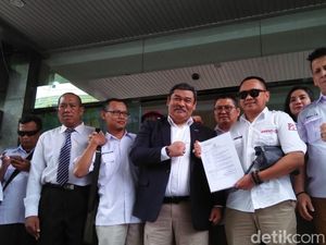 Farhat Abbas Dipolisikan karena Postingan Pilih Jokowi Masuk Surga Farhat Abbas Dipolisikan karena Postingan Pilih Jokowi Masuk Surga