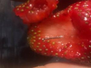 Selidiki Jarum di Stroberi, Australia Tawarkan Hadiah Rp 1 M