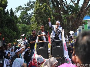 Pemkab Garut Minta Maaf Soal Pernyataan Guru Honorer Ilegal Pemkab Garut Minta Maaf Soal Pernyataan Guru Honorer Ilegal