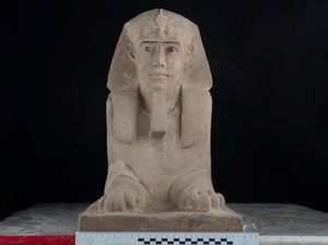 Arkeolog Mesir Temukan Sphinx Kecil Era 300 SM di Kuil Kom Ombo