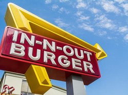 Beasiswa hingga Liburan Gratis, Ini Keuntungan Jadi Pegawai Resto Fast Food