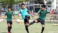 Sebagai persiapan sebelum turnamen segitiga itu, sebanyak 26 pemain Timnas U-19 berlatih di Lapangan Timnas, GBK Senayan, Jakarta, Selasa (18/09/2018).