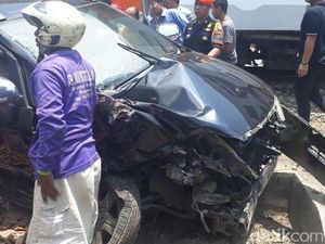 KA Kalijaga Tabrakan dengan Mobil di Sragen
