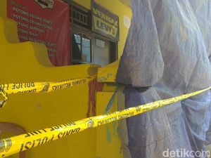 Bikin Trauma, Rumah Lokasi Pembunuhan Gadis Cilik Ditutup Terpal Bikin Trauma, Rumah Lokasi Pembunuhan Gadis Cilik Ditutup Terpal