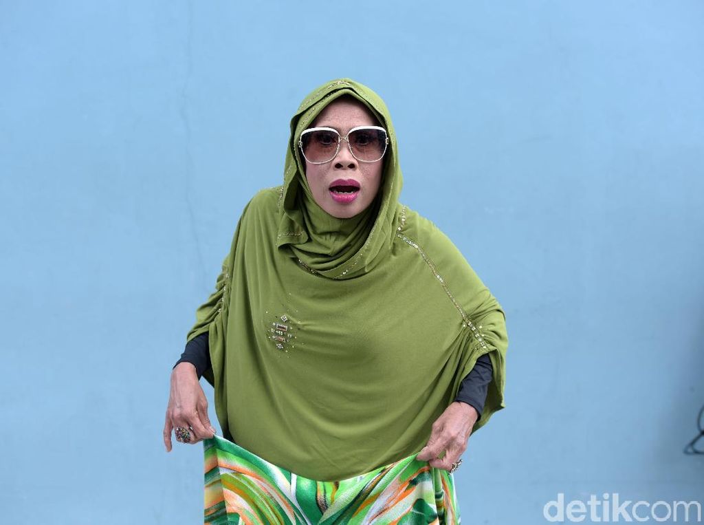 Jarwo Kwat Kenang Sosok Omas di Belakang Panggung Jarwo Kwat Kenang Sosok Omas di Belakang Panggung