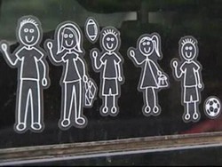 Stiker Mobil Bikin Eye Catching, Kalau Mau Pasang Berapa Tarifnya?