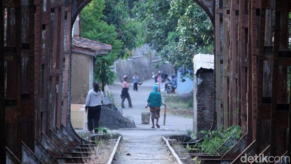 Penampakan Jalur Kereta Bandung-Ciwidey yang Lama Mati