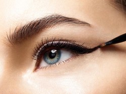 Cara Aman Memilih Produk Kosmetik, Bunda Wajib Tahu