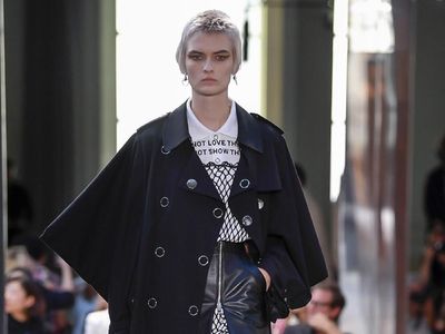 Foto: Burberry Rasa Punk di Tangan Riccardo Tisci