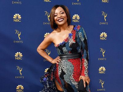 7 Selebriti dengan Gaun Terburuk di Emmy Awards 2018