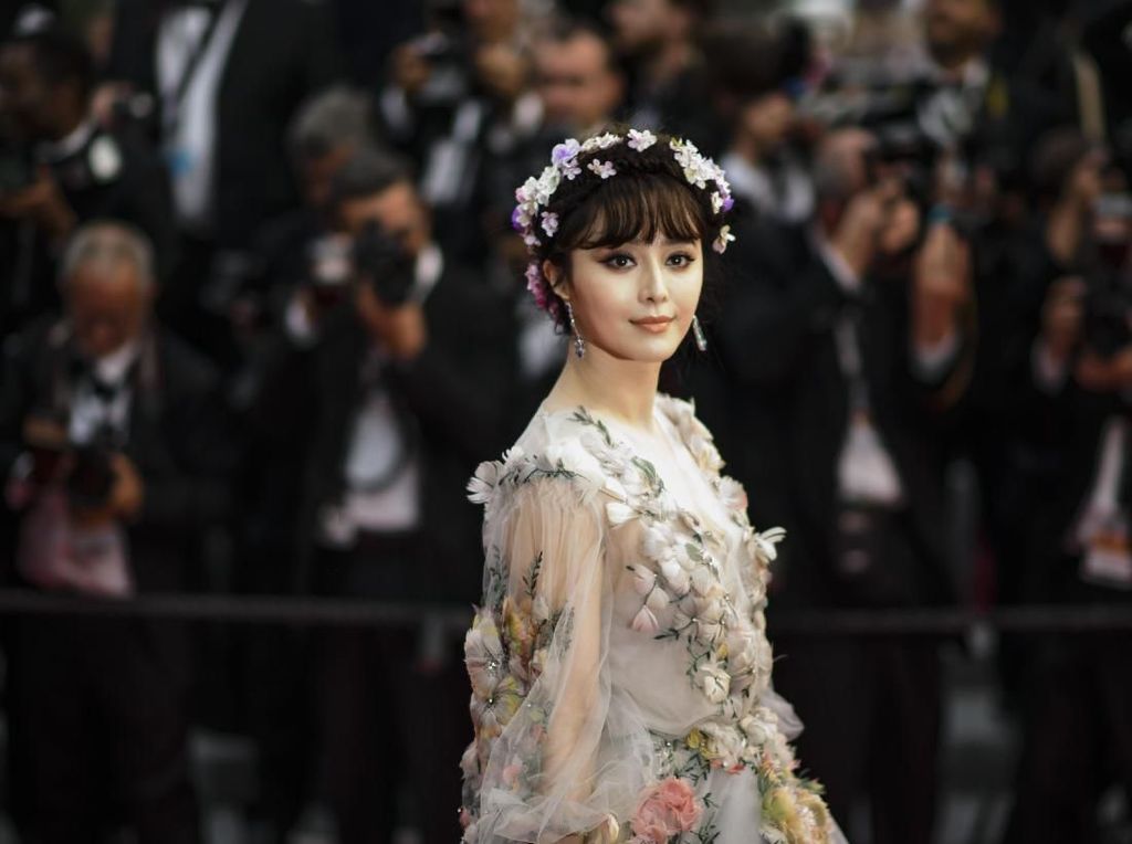 Lama Hilang, Fan Bingbing Akhirnya Muncul dan Minta Maaf Lama Hilang, Fan Bingbing Akhirnya Muncul dan Minta Maaf